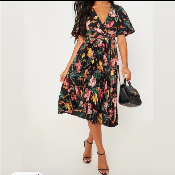PrettyLittleThing Floral Midi Dress - Picture 3 of 3